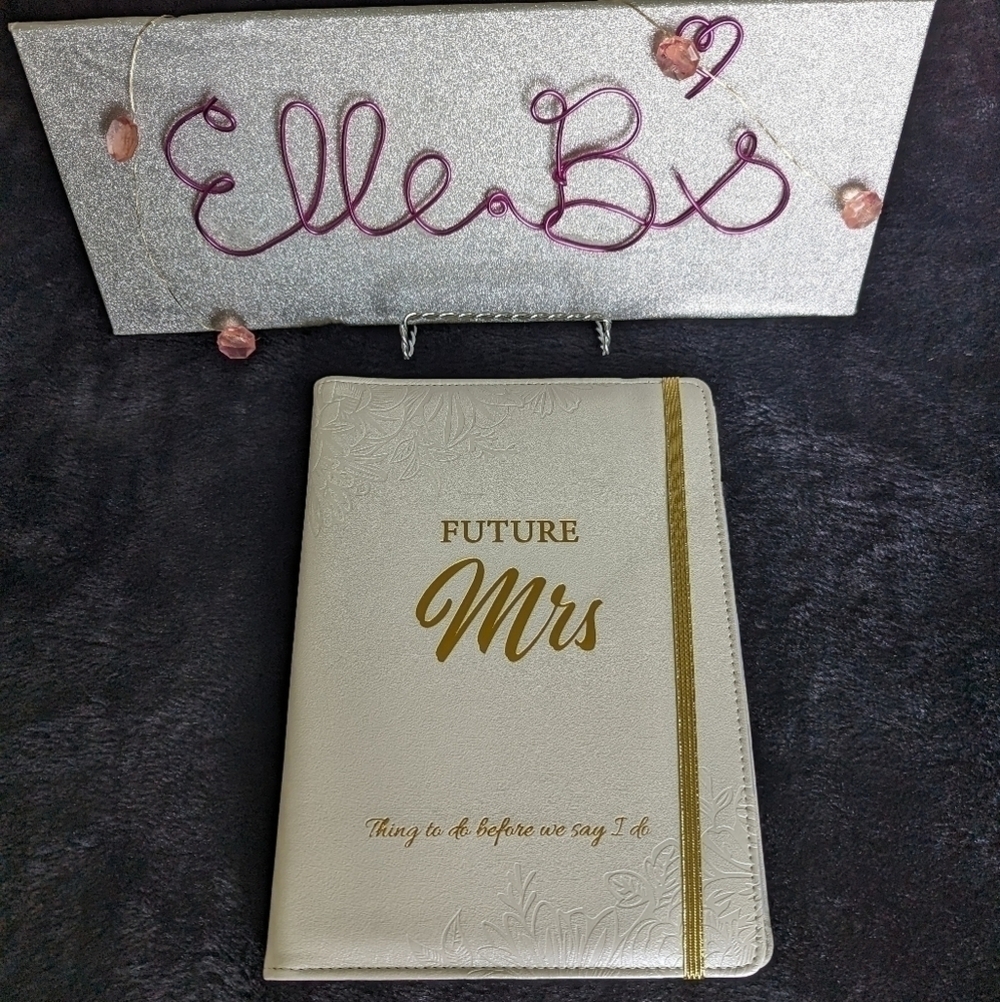 Wedding Planning Notebook - Picture 3 of 12